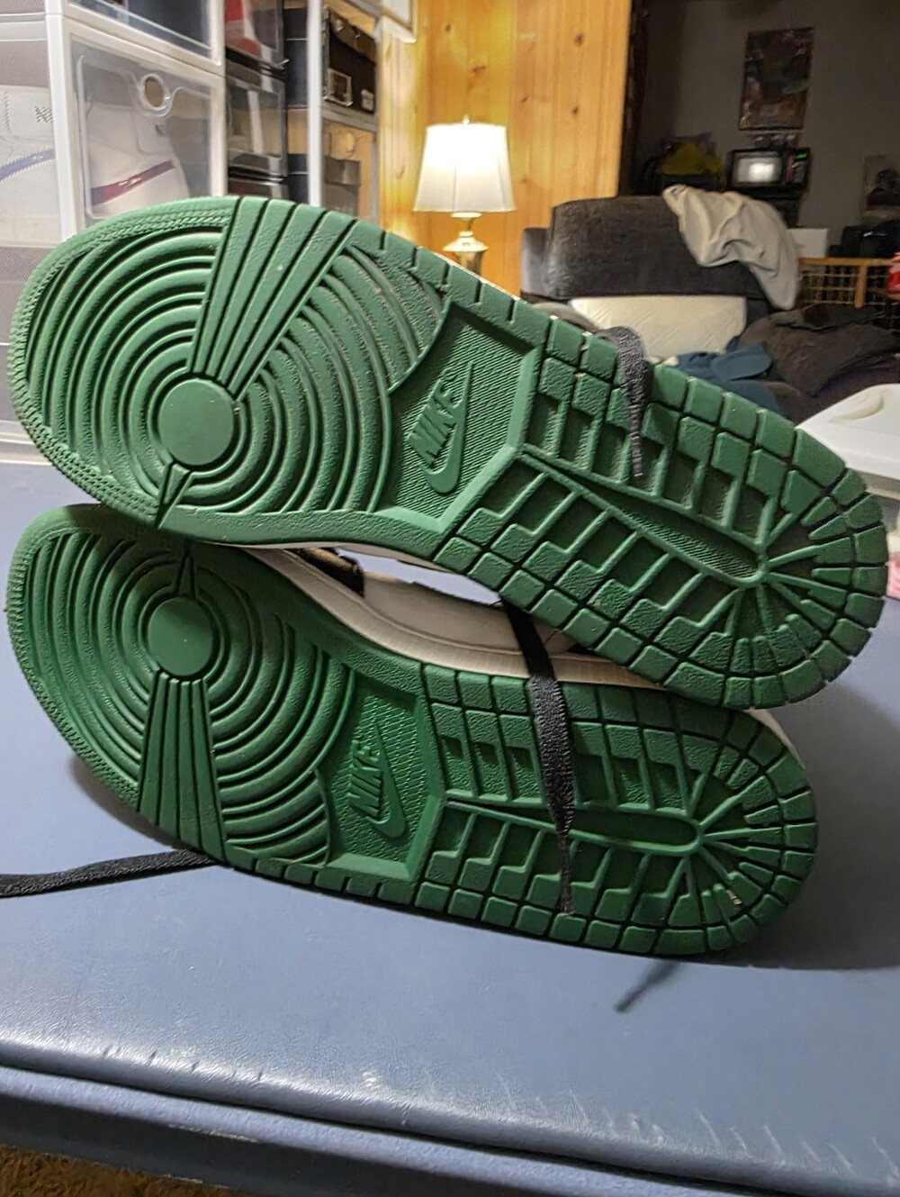 Jordan 1 Men's High-Top Sneakers in Black and Pine Green Size 9.5m Like New. - Picture 7 of 7